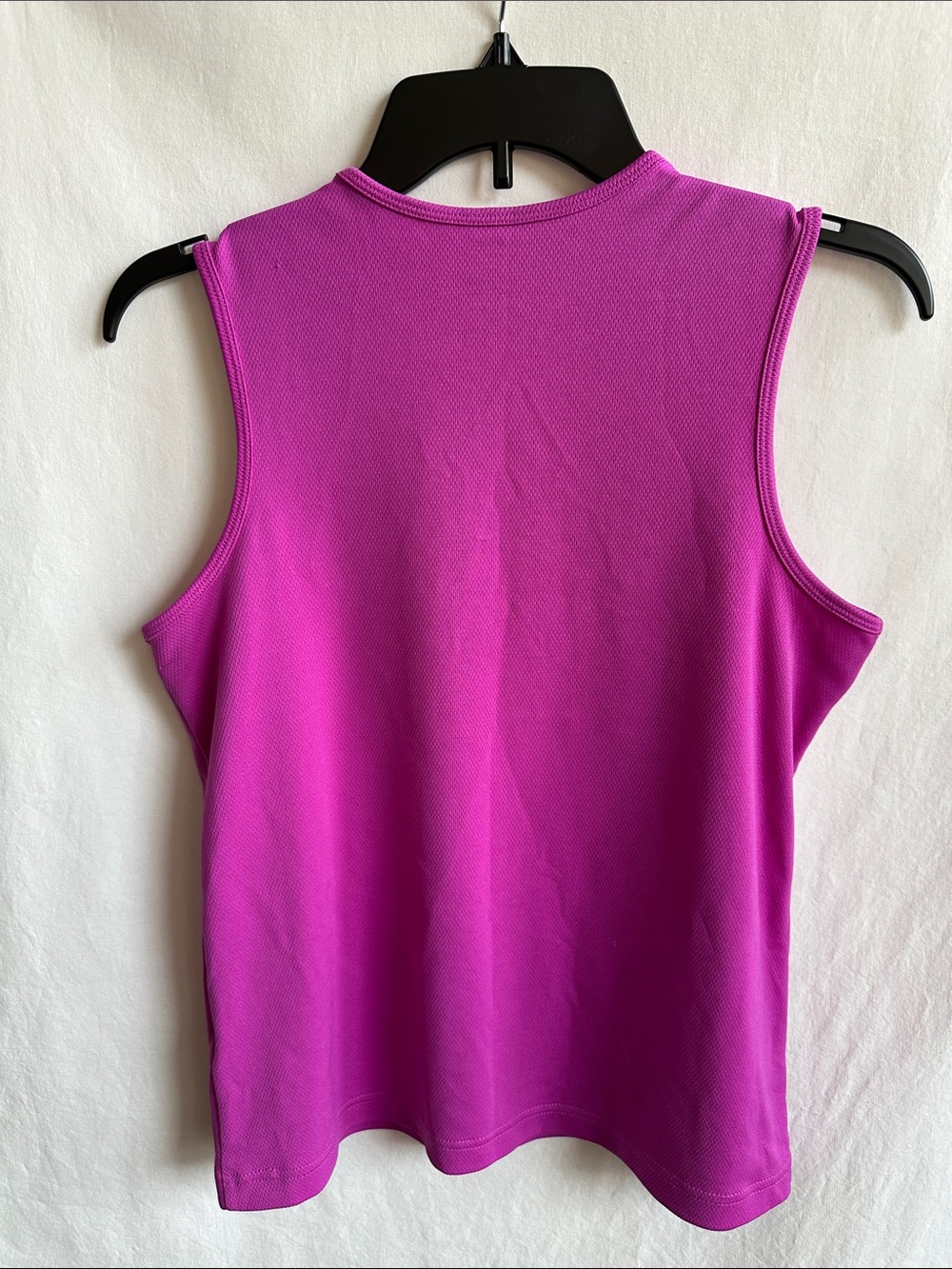 Raspberry athletic crew neck tank top, size M - Picture 5 of 8